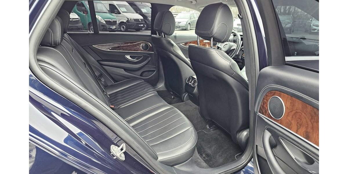 Mercedes-Benz E 220 d T LEDER NAVI LED KAMERA el.Heckklappe 207.800 km 17.790 &euro; Löhne 32584