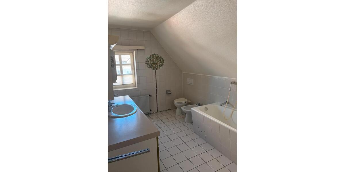 Einfamilienhaus Enger - 9 Zimmer, 200 m&sup2;, 370.000&euro; | Angebot:26396586