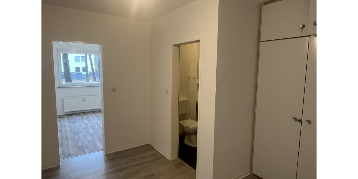 !!Schnell sein!! *Frisch renoviert* Helle 2-Zimmerwohnung mit BALKON**im ERDGESCHOSS 2 zimmer