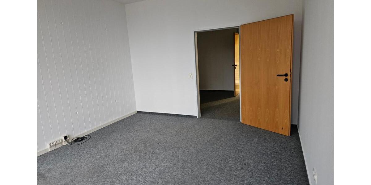 GILDE-Zentrum Detmold: 60 m² Büro mit 3 Räumen – ideal für Ihre Praxis!? zimmer