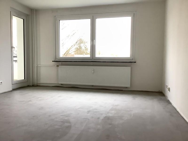 Teilsanierte und helle 3 Zimmer-Wohnung mit Balkon zimmer