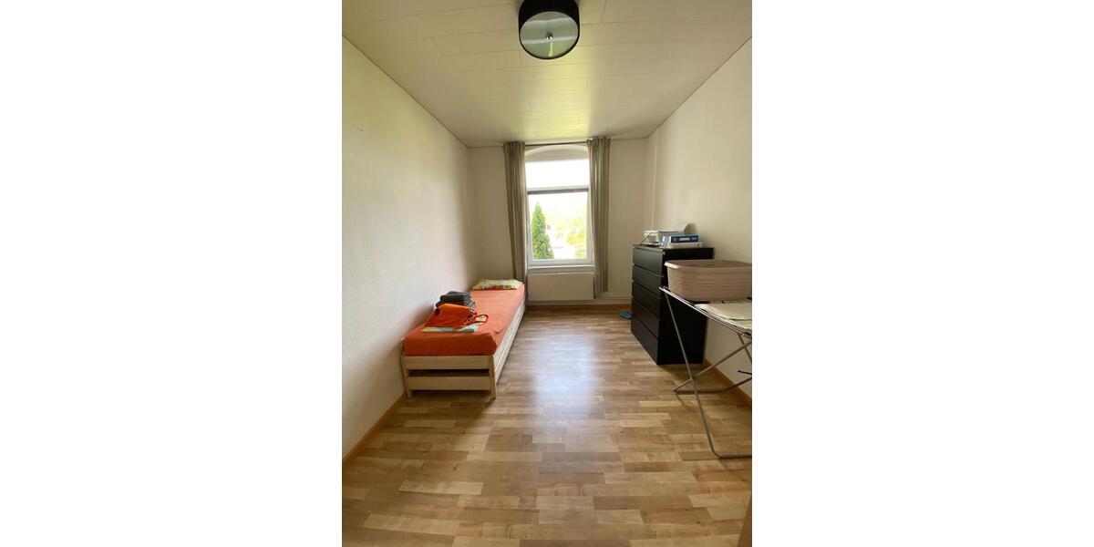 Möbliertes Zimmer in 2-Zimmer-Wohnung direkt am Krankenhaus 3 zimmer