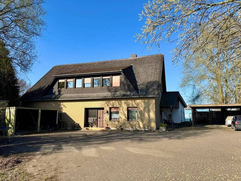 Vermietetes Zweifamilienhaus mit großzügigem Grundstück und Erweiterungsmöglichkeit