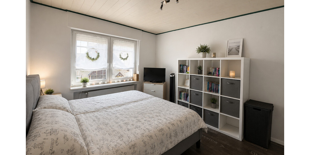 Großzügiges Zweifamilienhaus mit Einliegerwohnung und neuer Heizung - Zweifamilienhaus Hüllhorst | Angebot:27003359