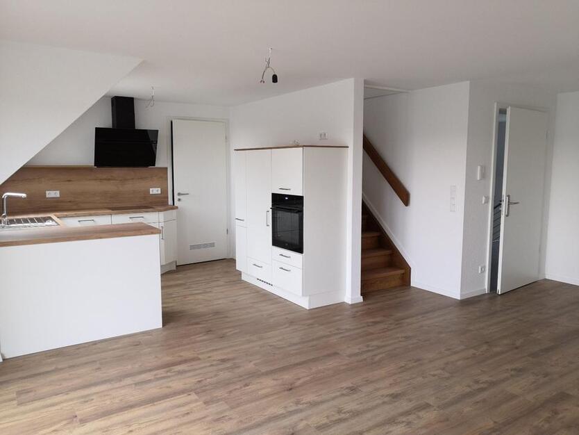 Wohnung über zwei Etagen im ländlichen 4 Parteien-Haus zimmer