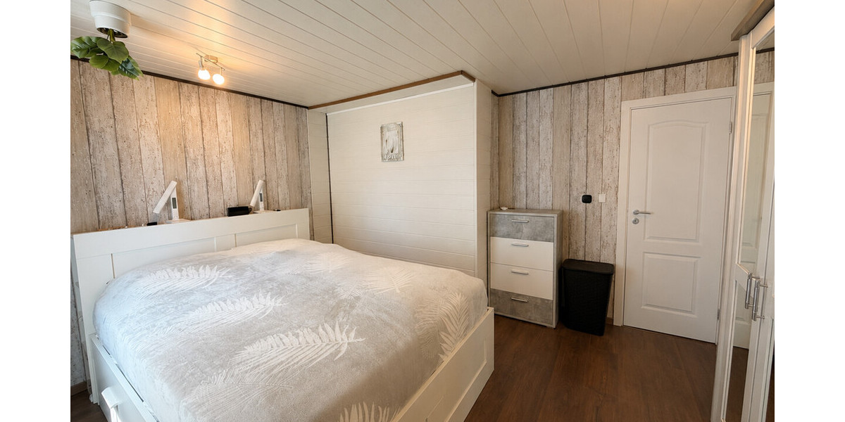 Großzügiges Zweifamilienhaus mit Einliegerwohnung und neuer Heizung - Zweifamilienhaus Hüllhorst | Angebot:27003359