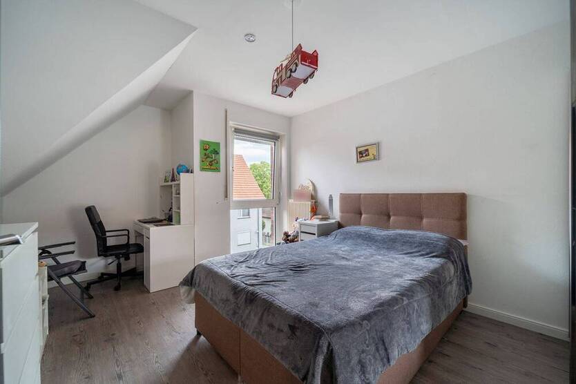TOP Eigentumswohnung im 4-Familienhaus | ca. 105 m² | 4 Zimmer|+ Dachboden ausbaubar | Loggia|Garage