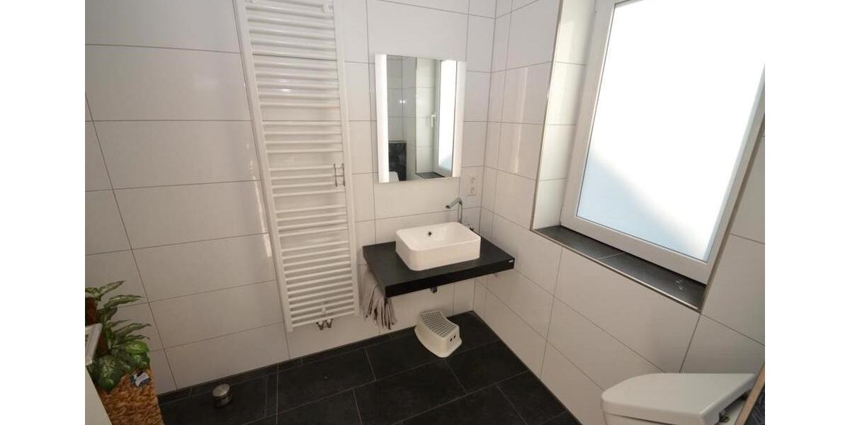 Einfamilienhaus Halle - 12 Zimmer, 208 m&sup2;, 1.950&euro; | Angebot:26434500