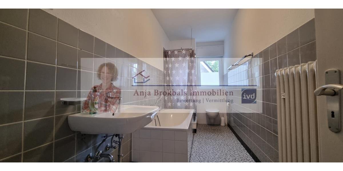 Gütersloh Nähe Miele: 2-Familienhaus mit 8 Garagen_provisionsfrei für Käufer - Zweifamilienhaus Gütersloh Kattenstroth | Angebot:16242774