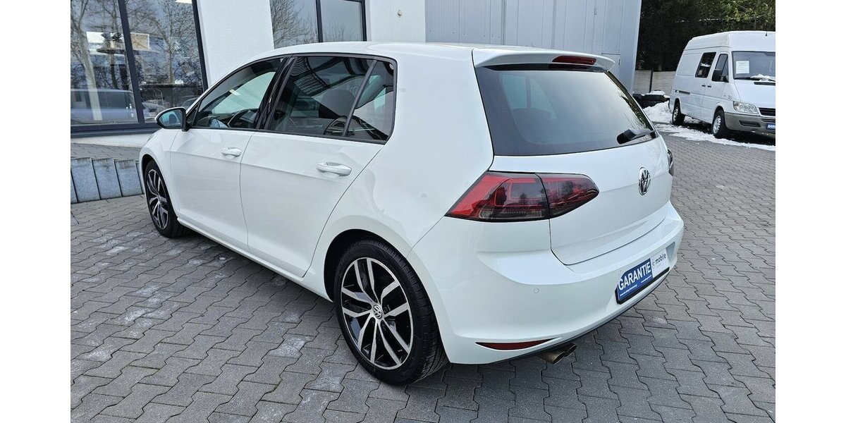 VW Golf VII 1.4 TSI Highline ALCANTARA BI XENON 129.800 km 10.990 &euro; Löhne 32584