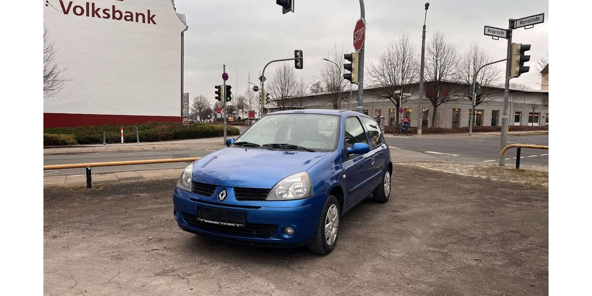 Renault Clio 162.600 km 2.190 &euro; Herford 32049