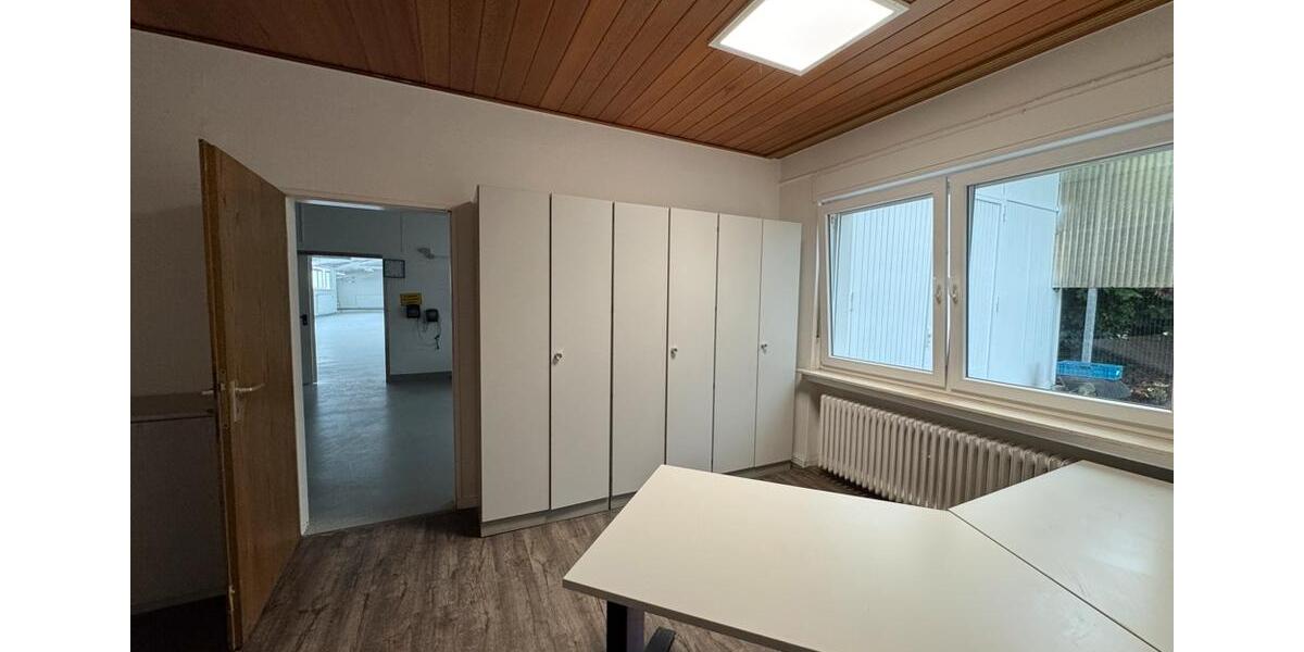 Von innen und von außen frisch renovierter Gewerbestandort – Ideale Anbindung zimmer