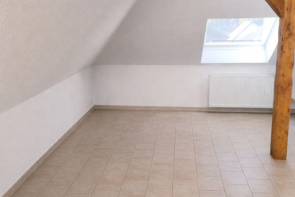 2-Zimmer-Dachgeschosswohnung mit EBK & Stellplatz in Halle (West 2 zimmer