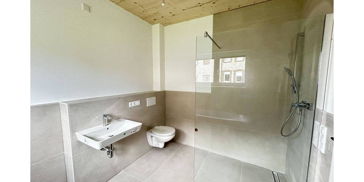 Etagenwohnung Leopoldshöhe - 4 Zimmer, 104 m&sup2;, 1.495&euro; | Angebot:26787928