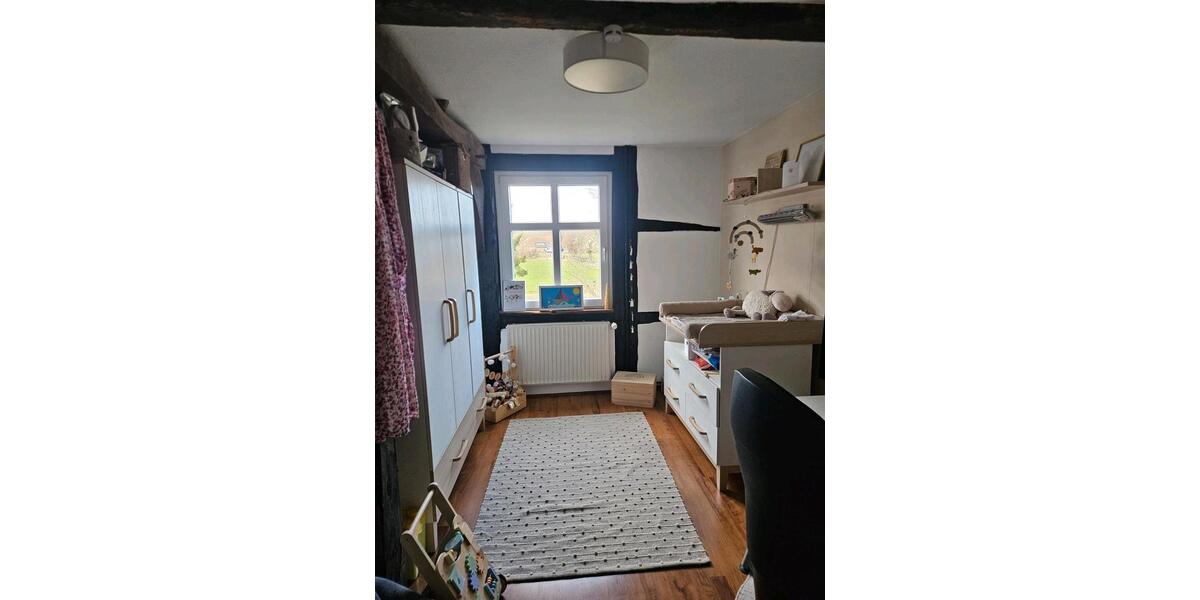 Dachgeschoßwohnung Detmold Hakedahl - 3 Zimmer, 100 m&sup2;, 1.100&euro; | Angebot:25660318