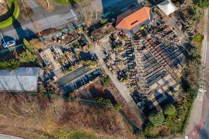 Ca. 3000 m² UMZÄUNTE FREIFLÄCHE IN SEHR GUTER LAGE zimmer