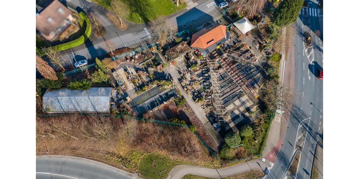 Ca. 3000 m² UMZÄUNTE FREIFLÄCHE IN SEHR GUTER LAGE zimmer