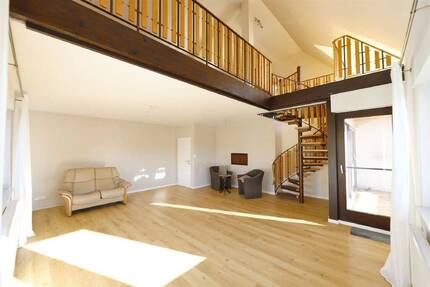 ==Großzügige Galerie-Wohnung mitten im Herzen der Lagenser City== 5 zimmer