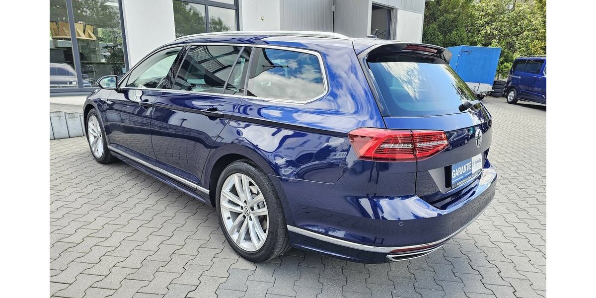 VW Passat Variant 2.0 TDI 4M Highline R-Line 360° 128.350 km 21.990 &euro; Löhne 32584