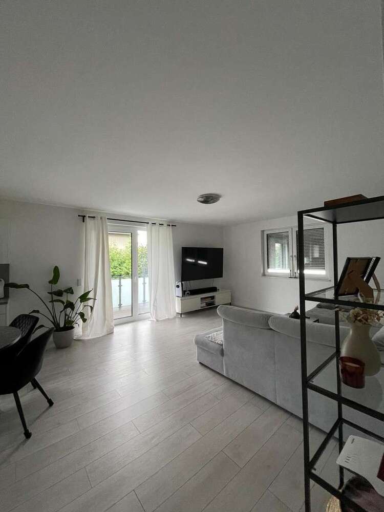 Wohnung zum Mieten in Lage 880 € 87 m²