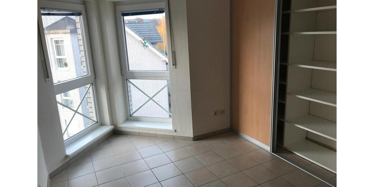 Dachgeschoßwohnung Bielefeld Brackwede - 3 Zimmer, 80 m&sup2;, 1.130&euro; | Angebot:25961218