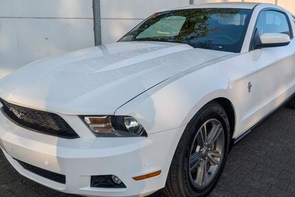 Ford Mustang 121.242 km 14.999 &euro; Detmold 32758