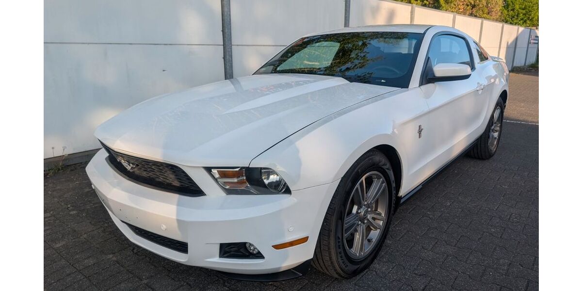 Ford Mustang 121.242 km 14.999 &euro; Detmold 32758