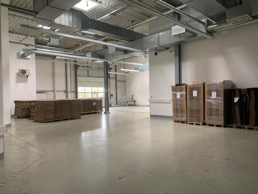 400 m² moderne Lagerhalle zu vermieten mit Rampe & Tor