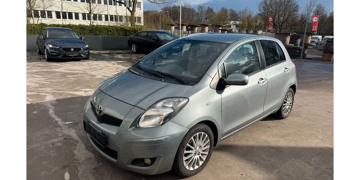 Toyota Yaris 135.000 km 2.950 &euro; Detmold 32758