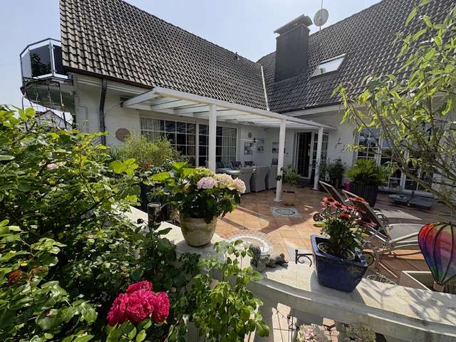 Haus zum Kaufen in Oerlinghausen 898.000 € 277.49 m²