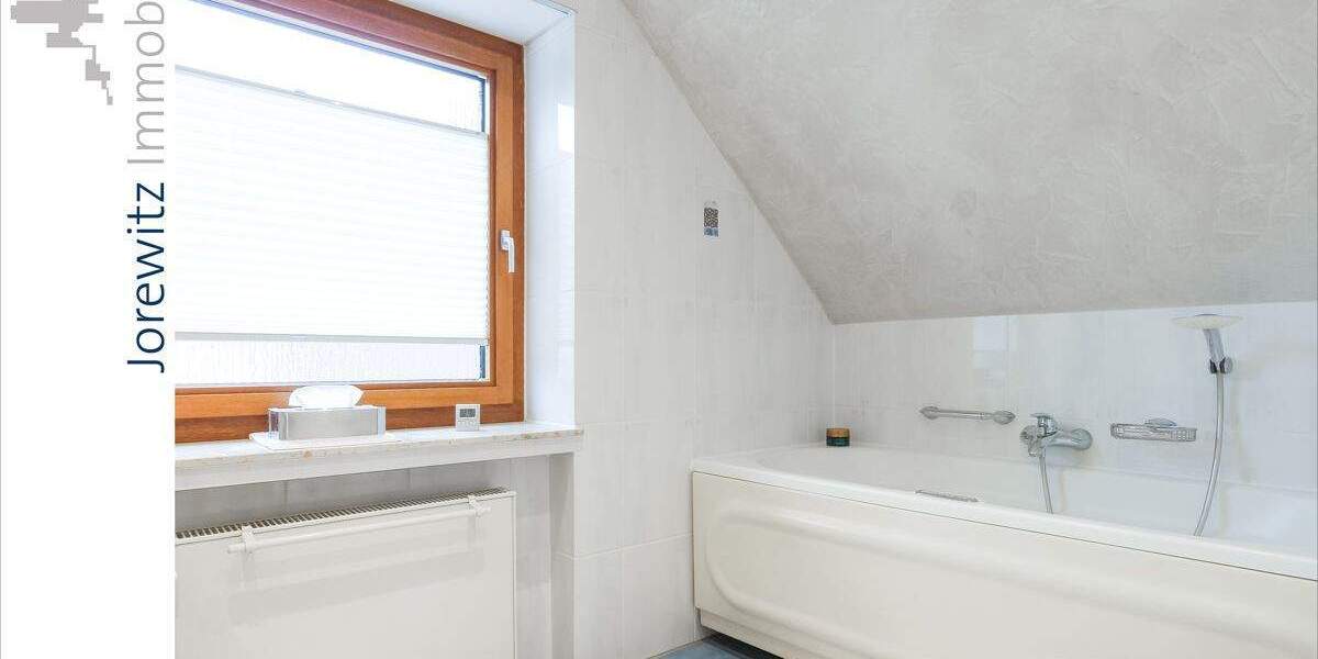 Einfamilienhaus Bielefeld Jöllenbeck - 9 Zimmer, 257 m&sup2;, 685.000&euro; | Angebot:23462088