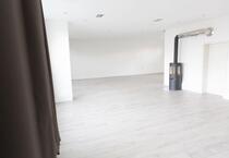Großzügige EG-Wohnung mit eigenem Eingang, Stellplätzen uvm.
