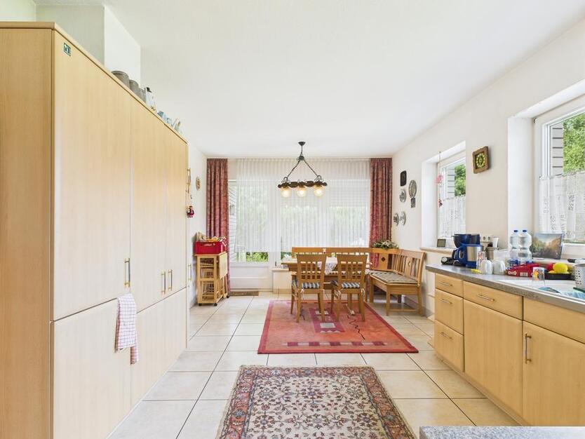 Großes Einfamilienhaus mit Doppelgarage in toller Lage von Bad Lippspringe zum mieten