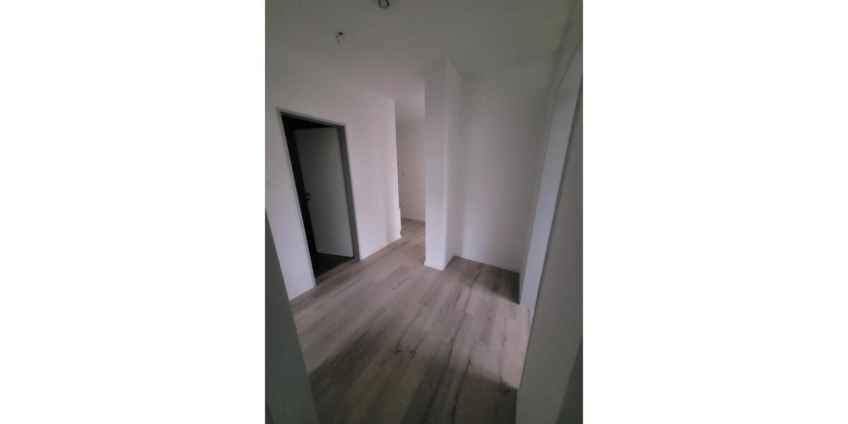 Hochparterre Lage - 3 Zimmer, 82 m&sup2;, 700&euro; | Angebot:25793377