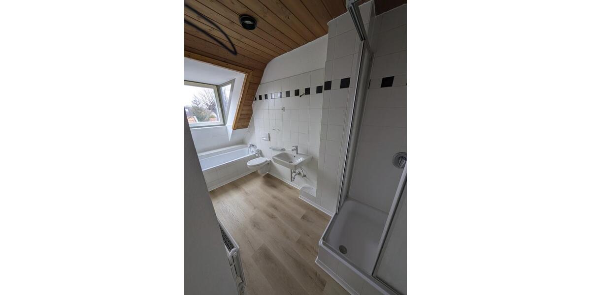 Dachgeschoßwohnung Detmold Hakedahl - 3 Zimmer, 80 m&sup2;, 640&euro; | Angebot:25784099