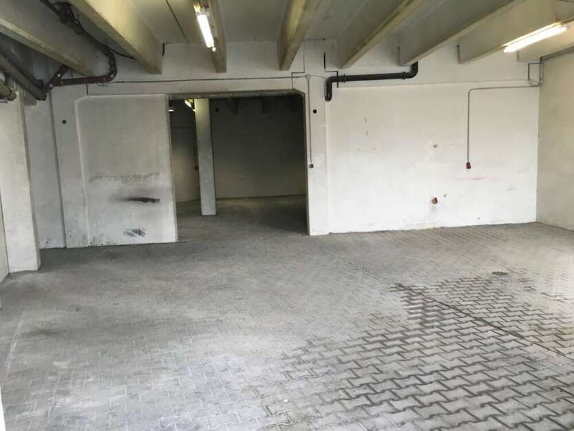 Halle in Paderborn 700 € 210 m²