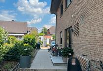 Fast autarkes 5-Mehrfamilienhaus mit Spielplatz und Wohlfühloase