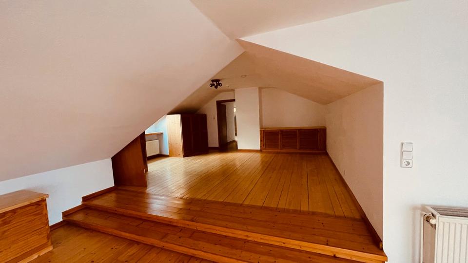 Doppelhaushälfte Lage - 6 Zimmer, 235 m&sup2;, 1.250&euro; | Angebot:26665107