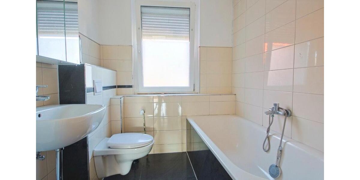 Dachgeschoßwohnung Hiddenhausen - 3 Zimmer, 90 m&sup2;, 780&euro; | Angebot:25393013