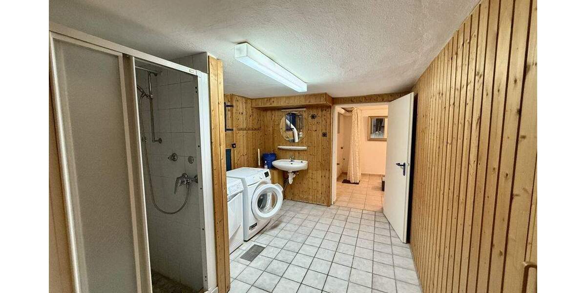 Bungalow Lage - 7 Zimmer, 208 m&sup2;, 375.000&euro; | Angebot:25780599