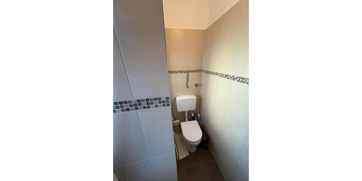 Familienfreundliche 5-Zimmer-Altbauwohnung mit Balkon in Bielefeld 5 zimmer