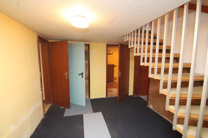 Mit 3D: Endlich Zuhause! Großzügige Familienidylle - riesen Gartenparadies mit zahlreichen Obstbäumen. 9 zimmer