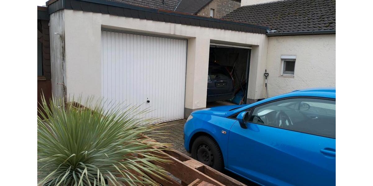 Einfamilienhaus Lage - 11 Zimmer, 340 m&sup2;, 1.400&euro; | Angebot:25352178