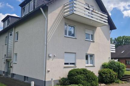 Schöne Dachgeschosswohnung, 6 Familienhaus in Detmold-Pivitsheide 3 zimmer