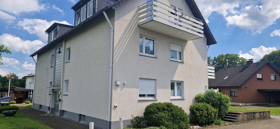 Schöne Dachgeschosswohnung, 6 Familienhaus in Detmold-Pivitsheide 3 zimmer