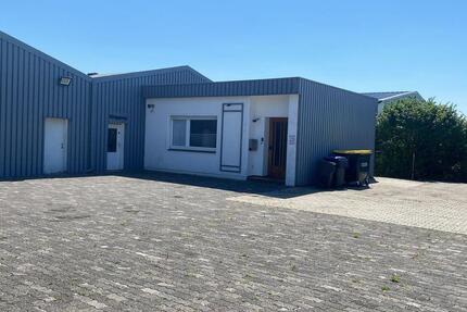 Freistehende Lagerhalle mit Büroräumen zimmer
