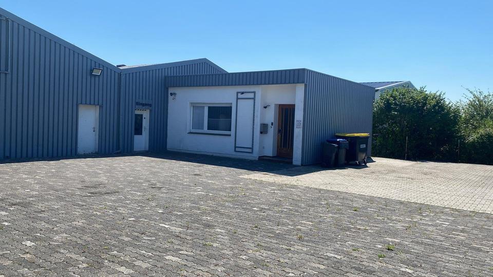 Freistehende Lagerhalle mit Büroräumen zimmer