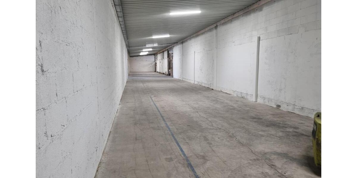 Lagerhalle mit Büroflächen in zentraler Lage von Lemgo zimmer