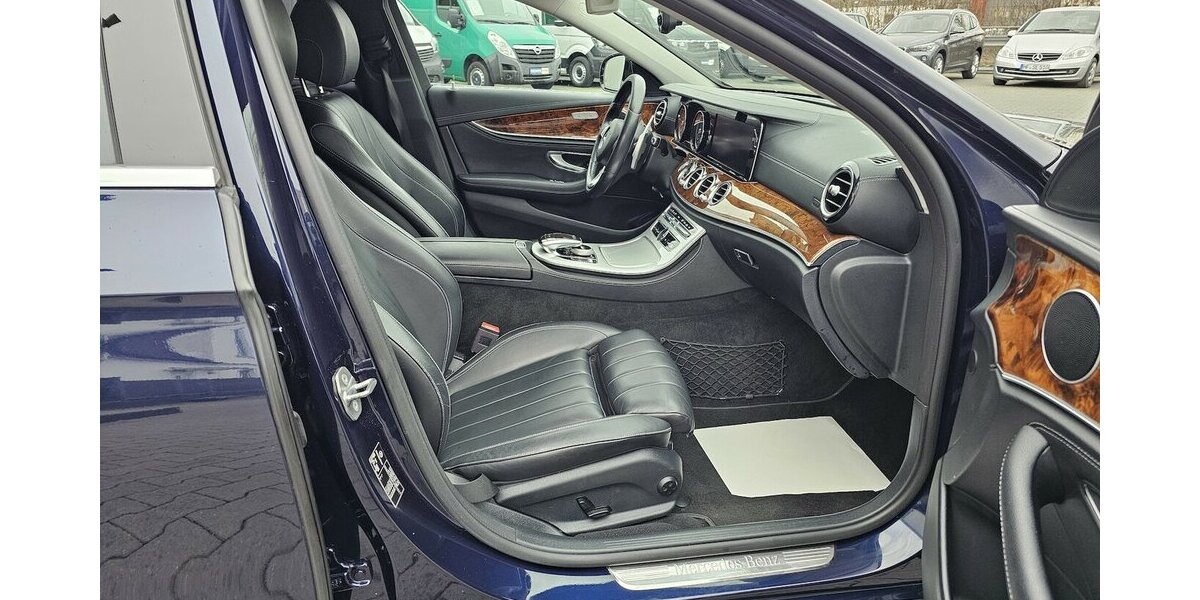 Mercedes-Benz E 220 d T LEDER NAVI LED KAMERA el.Heckklappe 207.800 km 17.790 &euro; Löhne 32584