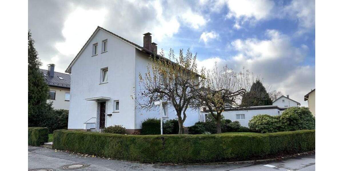 Ein- bis Zweifamilienhaus mit großem Potenzial in zentraler Lage von Leopoldshöhe 6 zimmer